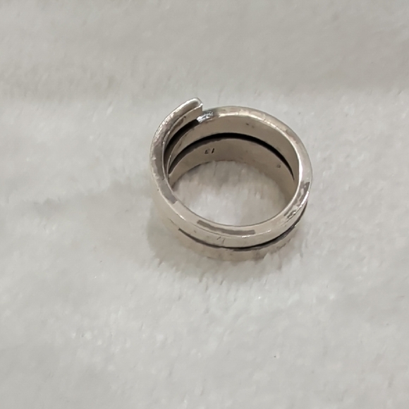 Gucci Silver G Logo Ring - Picture 3 of 6